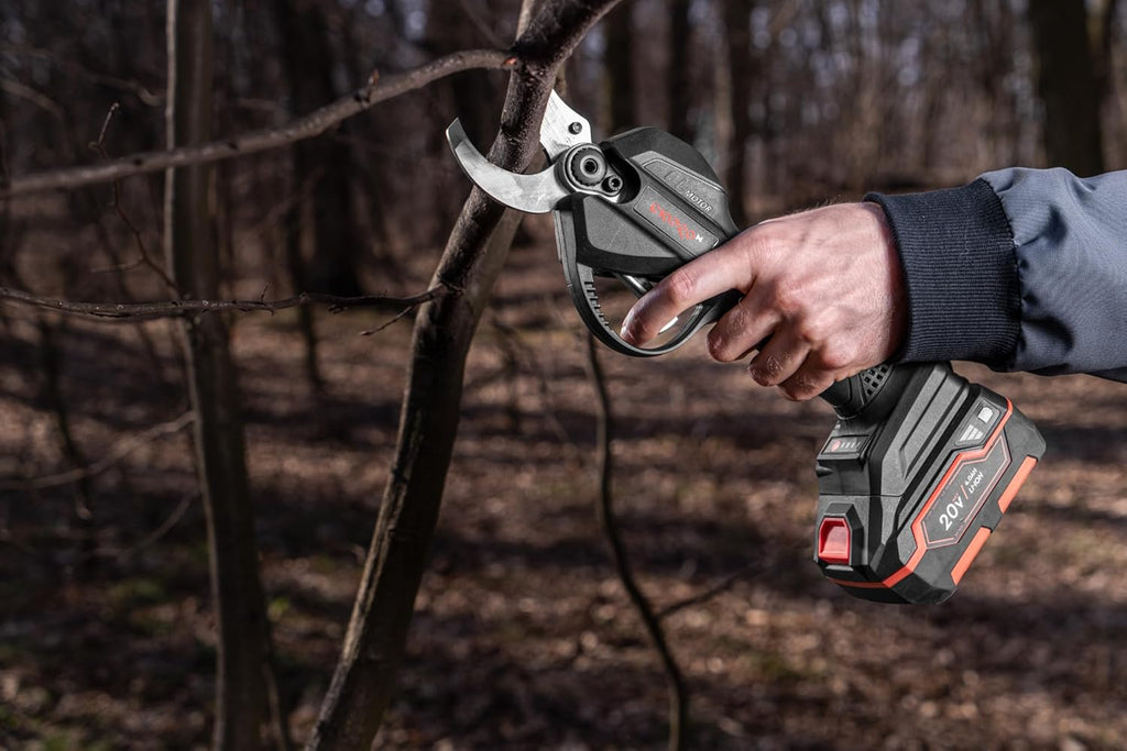 Tijeras de Podar a Batería Dnipro-M DPS-200BC ULTRA 20V – Kit Profesional con Motor Brushless, Cuchillas de Acero Japonés SK5, 4 Posiciones de Corte, Batería 2Ah y Cargador Rápido