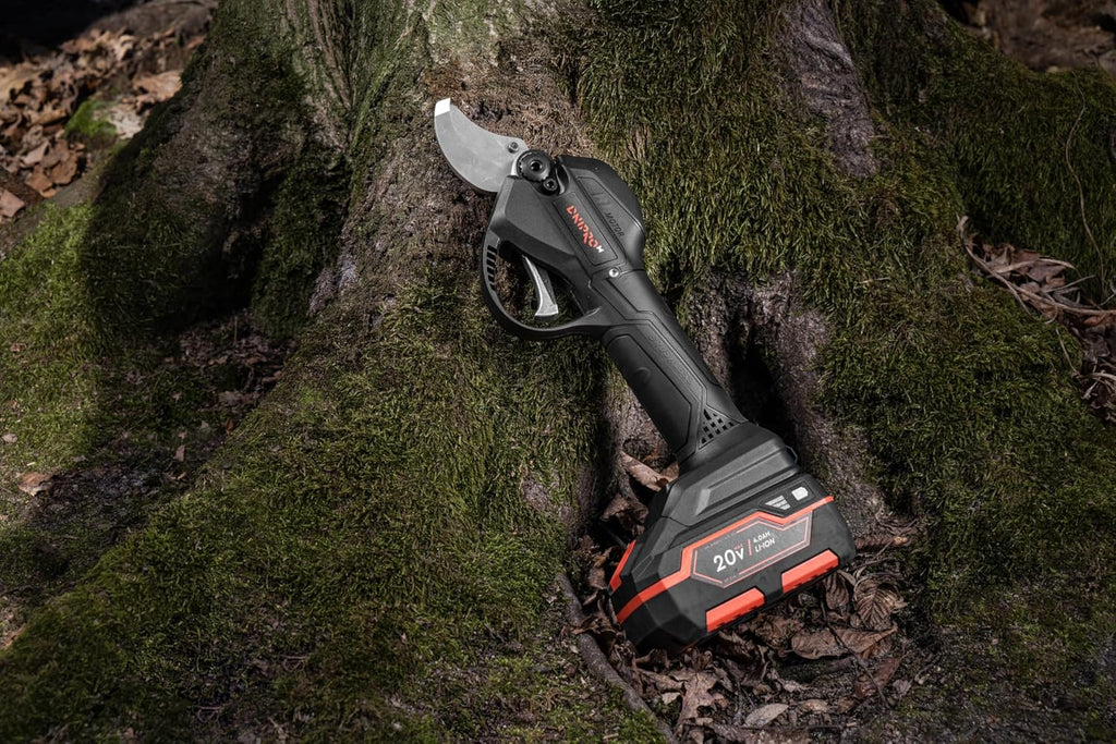 Tijeras de Podar a Batería Dnipro-M DPS-200BC ULTRA 20V – Kit Profesional con Motor Brushless, Cuchillas de Acero Japonés SK5, 4 Posiciones de Corte, Batería 2Ah y Cargador Rápido