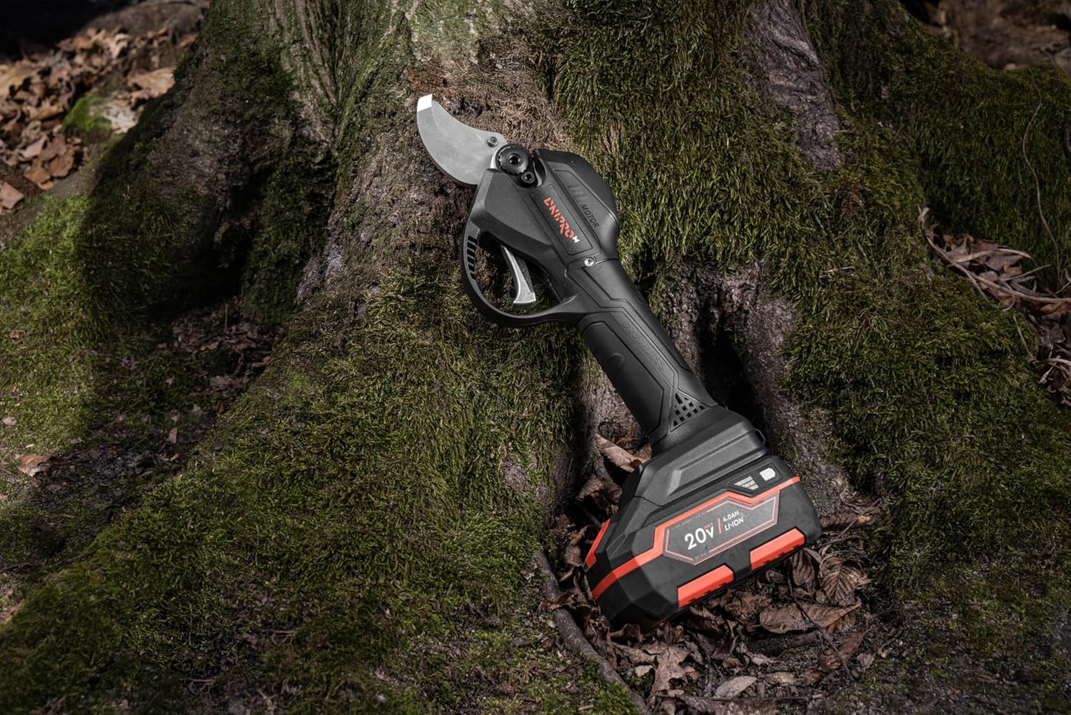 Tijeras de Podar a Batería Dnipro-M DPS-200BC ULTRA 20V – Kit Profesional con Motor Brushless, Cuchillas de Acero Japonés SK5, 4 Posiciones de Corte, Batería 2Ah y Cargador Rápido